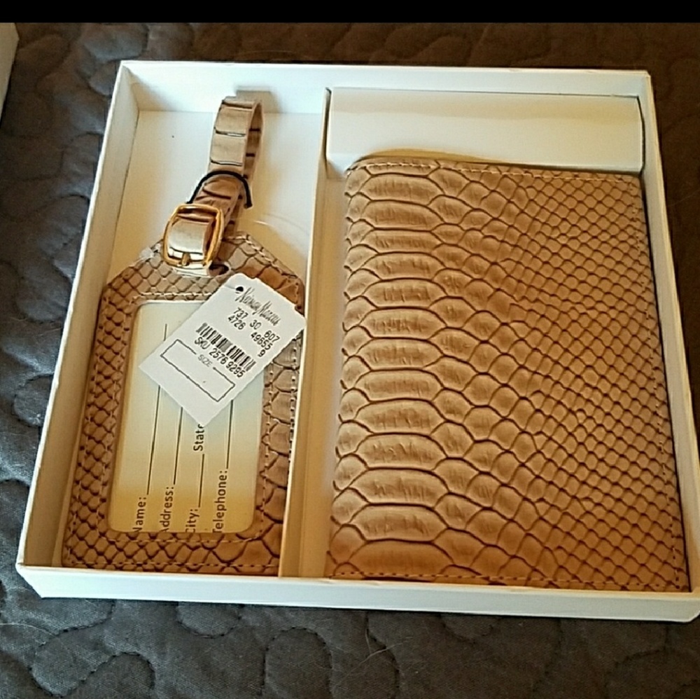 Newman Marcus passport holder and luggage tag
